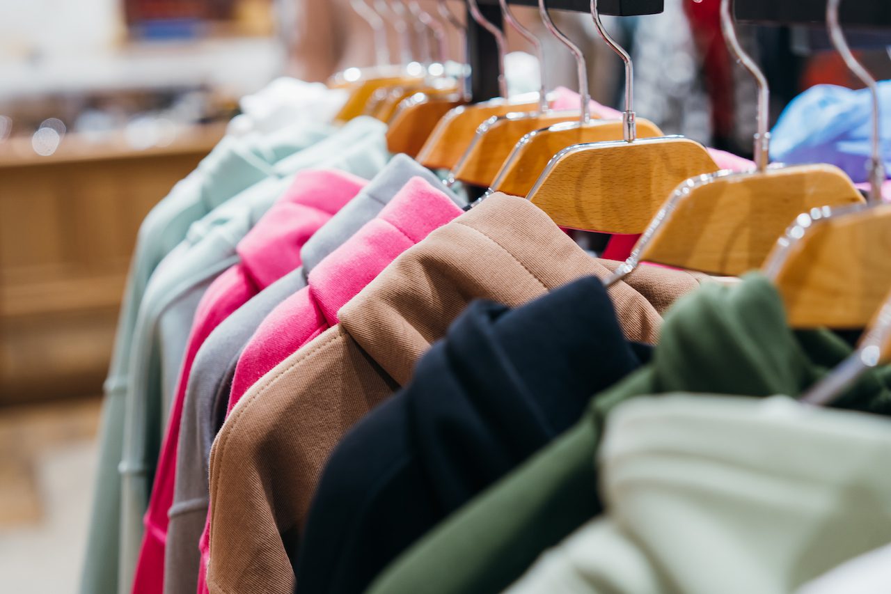 Co mówi o nas nasz styl ubierania? Dlaczego jedni noszą żakiety, a inni wolą luźne bluzy?