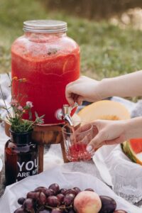 Pomysł na piknik rodzinny – pomysły na szybkie, smaczne jedzenie, fot. Unsplash