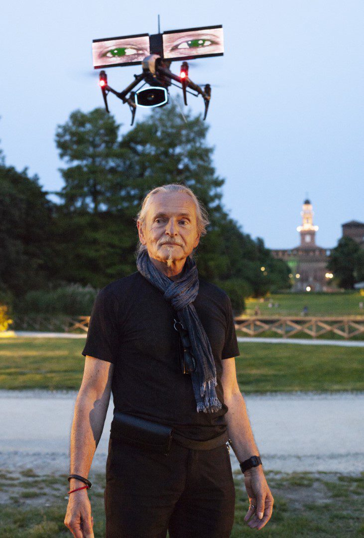 Krzysztof Wodiczko, Parco Sempione, Mediolan, 2019, podczas projekcji Loro