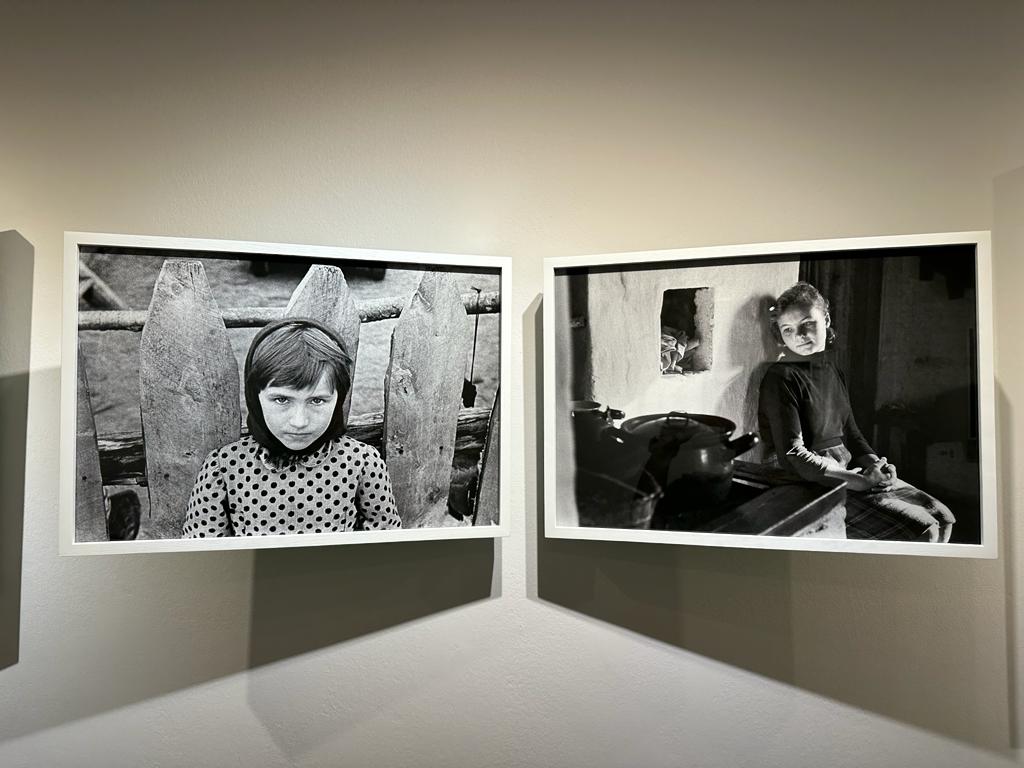 Pozowane, podpatrzone. Fotografie Wojciecha Plewińskiego wystawa w DSH, fot. Aleksandra Karkowska