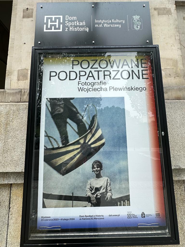 Pozowane, podpatrzone. Fotografie Wojciecha Plewińskiego wystawa w DSH, fot. Aleksandra Karkowska