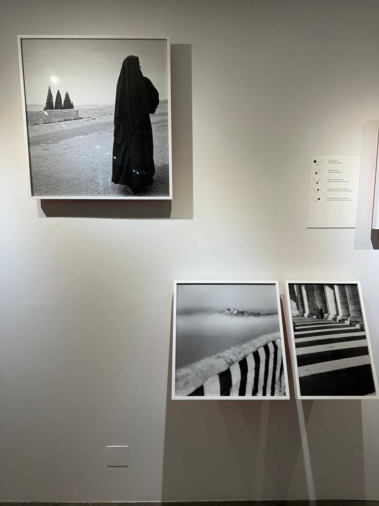 Pozowane, podpatrzone. Fotografie Wojciecha Plewińskiego wystawa w DSH, fot. Aleksandra Karkowska