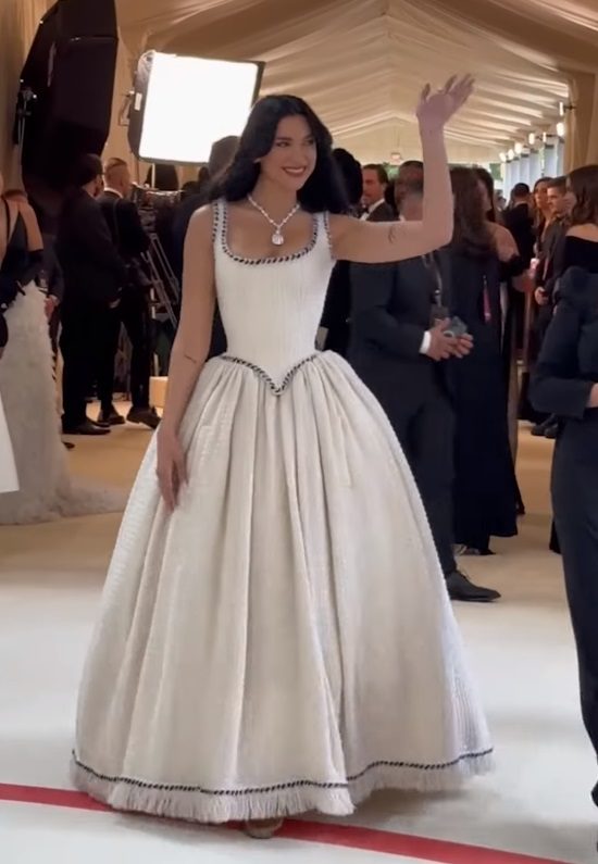Dua Lipa na Met Gali, 2023, fot. Wikipedia