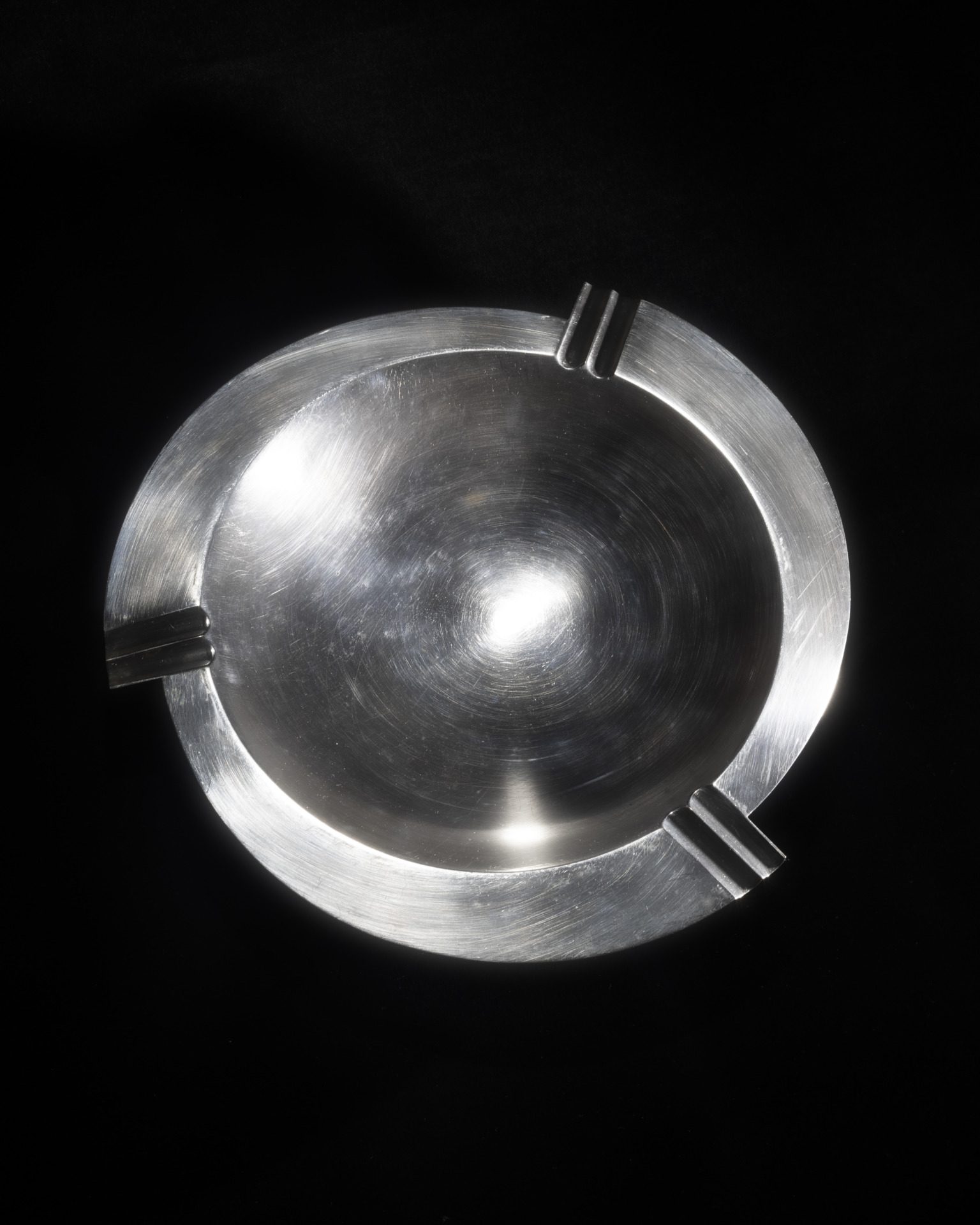 Patera trójsierpowa, proj. Julia Keilowa, 1934, wyk. Fraget, Kolekcja Anety i Artura Sawów, Muzeum Warszawy, fot. Filip Preis