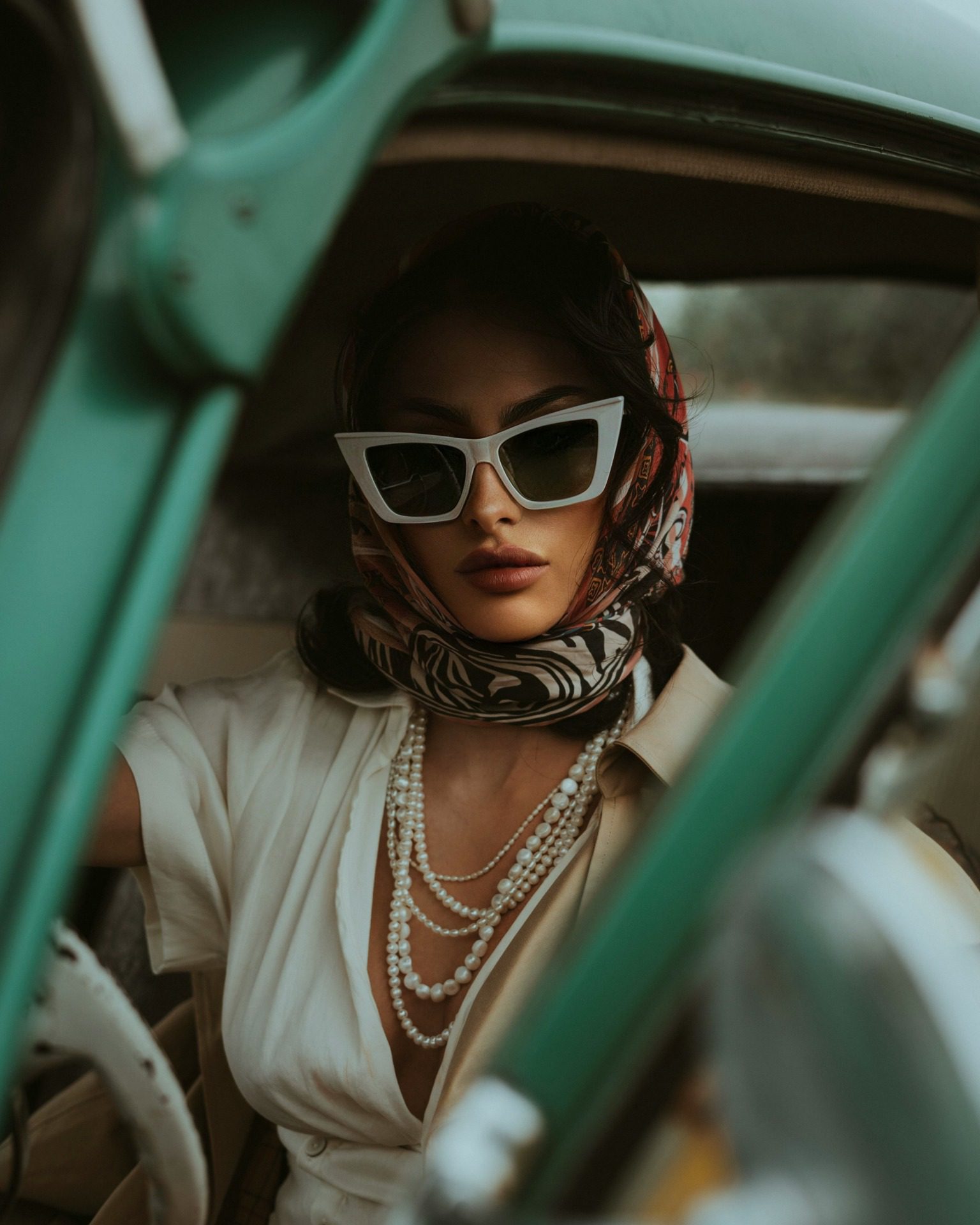 Elegancja powraca. Żegnaj modo na sportowe ubrania uliczne, fot. Unsplash