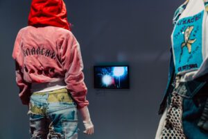 WIELKI POWRÓT ARKADIUSA – PIERWSZA NA ŚWIECIE WYSTAWA POŚWIĘCONA TWÓRCZOŚCI ARKADIUSA WEREMCZUKA OTWIERA SIĘ W CENTRALNYM MUZEUM WŁÓKIENNICTWA W ŁODZI, fot. HAWA