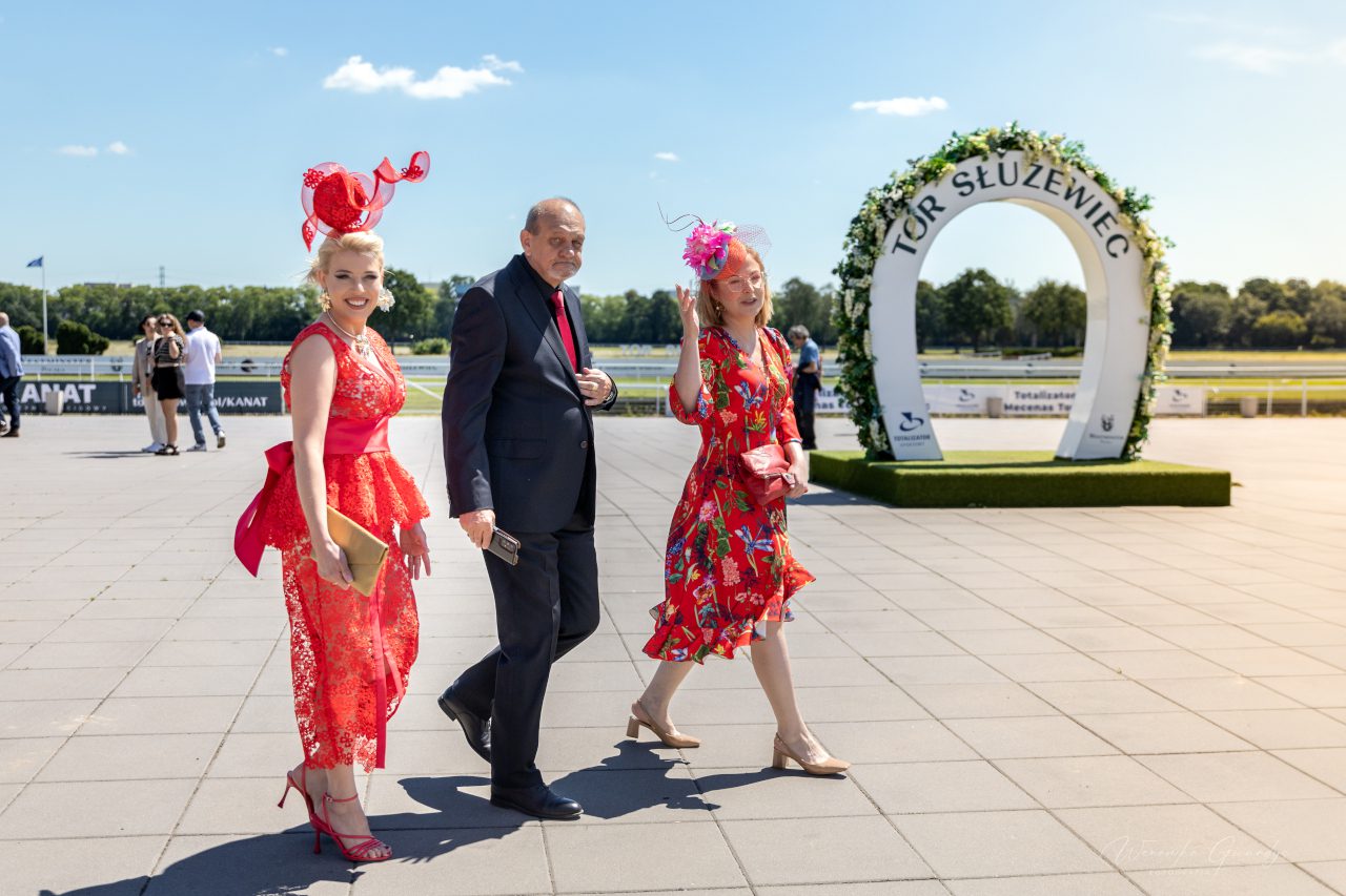 Dzień Dyplomacji na Torze Wyścigów Konnych Służewiec w Warszawie: Elegancja, rodzinna zabawa i sportowe emocje, fot. Weronika Gwardys