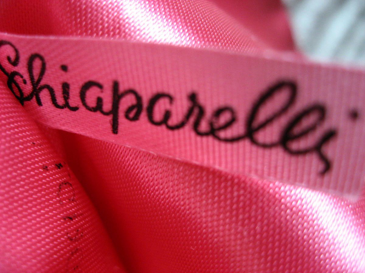 Shocking Pink, Schiaparelli, fot. Wikipedia