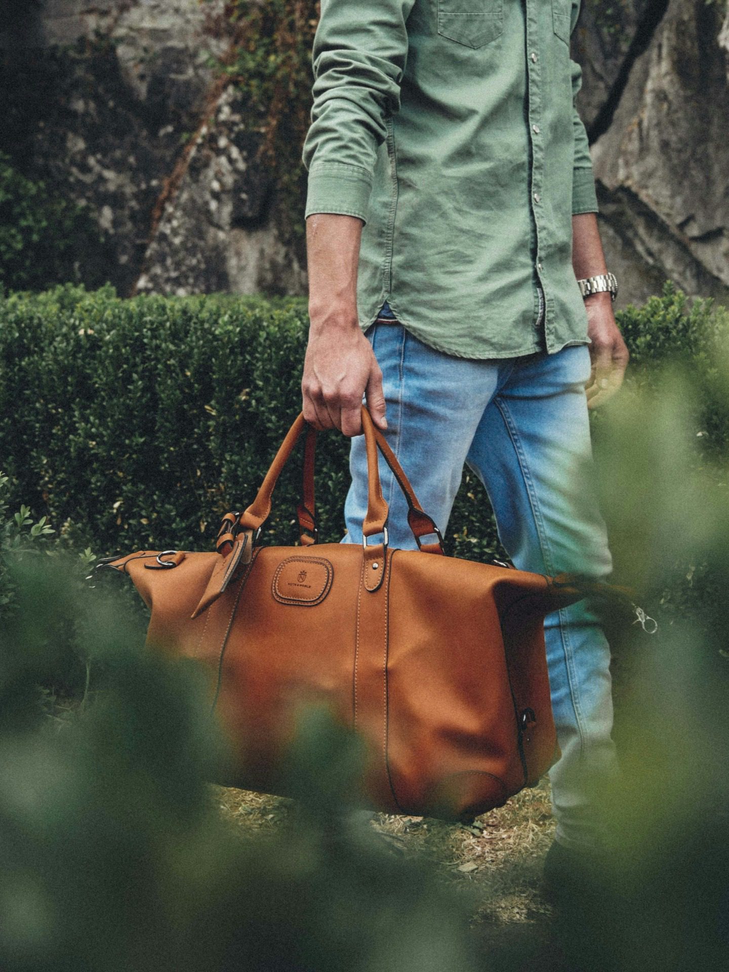 Stylowy mężczyzna w wielkim mieście. Lato, fot. Unsplash