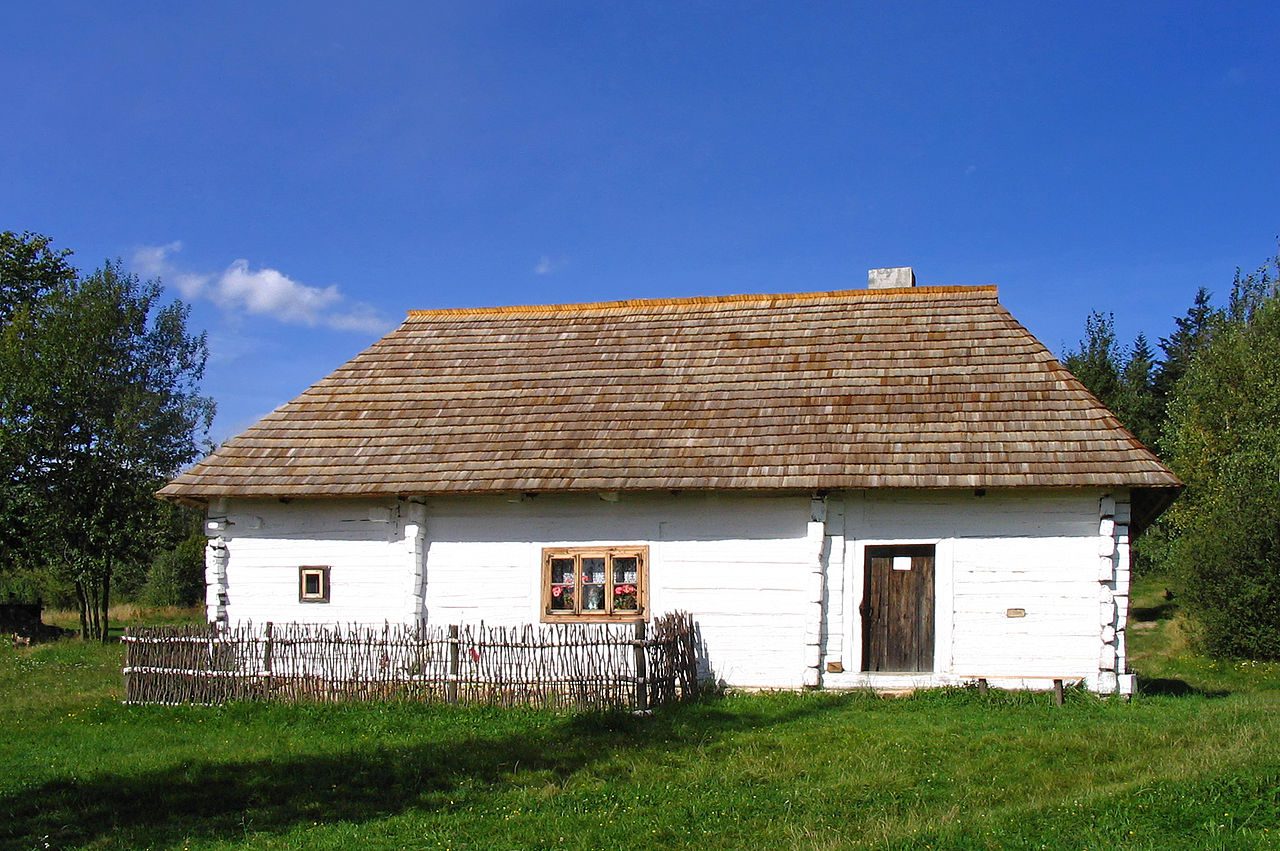 Chata Świętokrzyska w Kakoninie, przy szlaku z Łysicy na Święty Krzyż, fot. Wikipedia