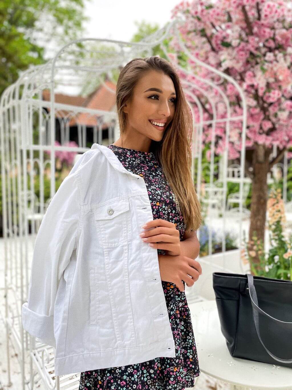 Modny look w chłodne wieczory – inspiracje na lato