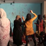 TORN, performance we współpracy z Farzad Azimbeik, w ramach rezydencji SCC Galery, Isfahan, Iran. fot. Alireza Labeshka link: http://izabelachamczyk.com/torn-4/