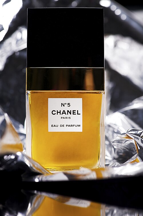 Chanel No.5, fot. THOR, Wikipedia